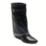 Trindade | Botas western de tacón bajo con correa decorativa y tachuelas metálicas de fantasía