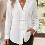 Blanco | Camisa holgada y cómoda para mujer de mediana edad con elemento de botón de rana