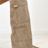 Ada | Botas de ante caqui
