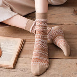 Calcetines bordados de lana y sauce