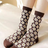 Calcetines bordados de lana y sauce