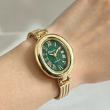 El reloj ovalado Genevieve