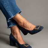 Inés | Zapatos de gamuza con hebilla dorada